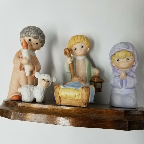 Vintage Homco 5602 Children Nativity Set Mini Figurines Porcelain Collectable - Picture 5 of 5